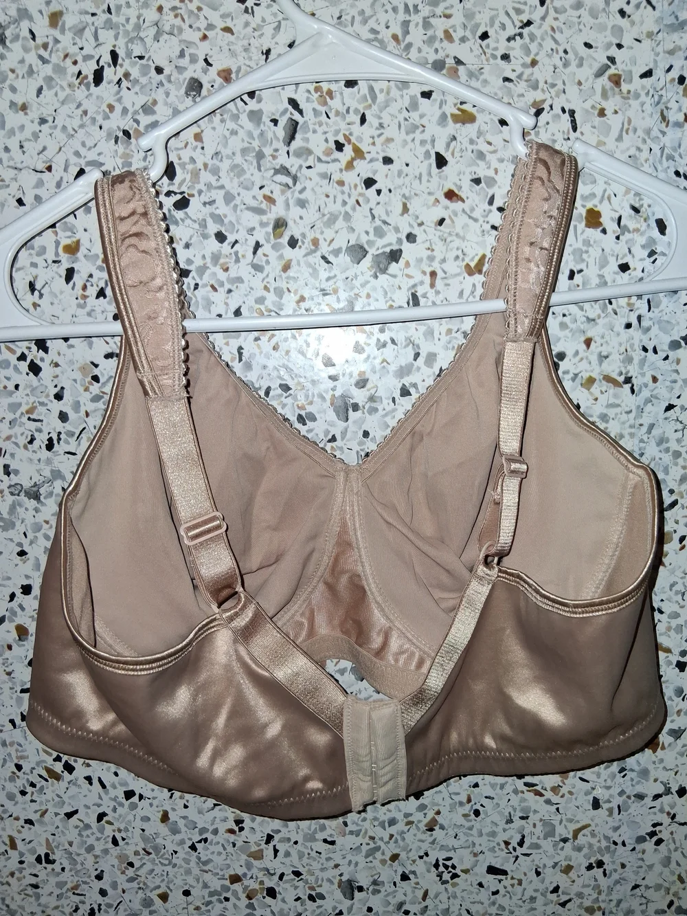 Women's Playtex Bra Size 42D Beige Wireless No Padding